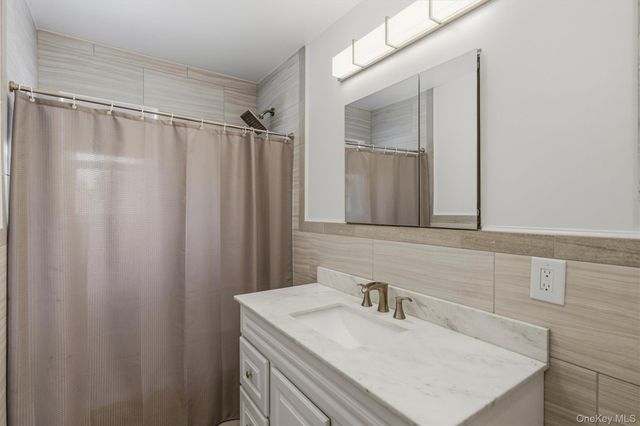 1018 Throggmorton Avenue, Bronx, NY 10465