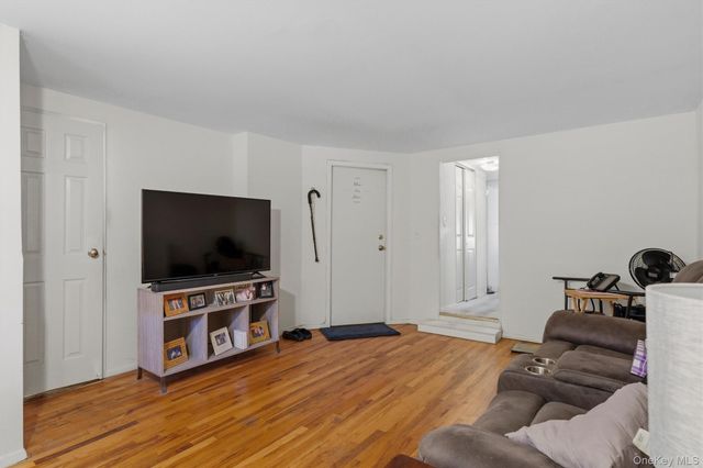 1018 Throggmorton Avenue, Bronx, NY 10465