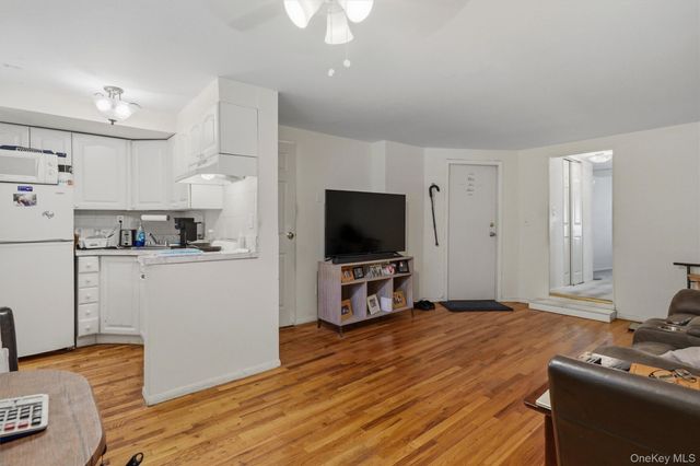 1018 Throggmorton Avenue, Bronx, NY 10465