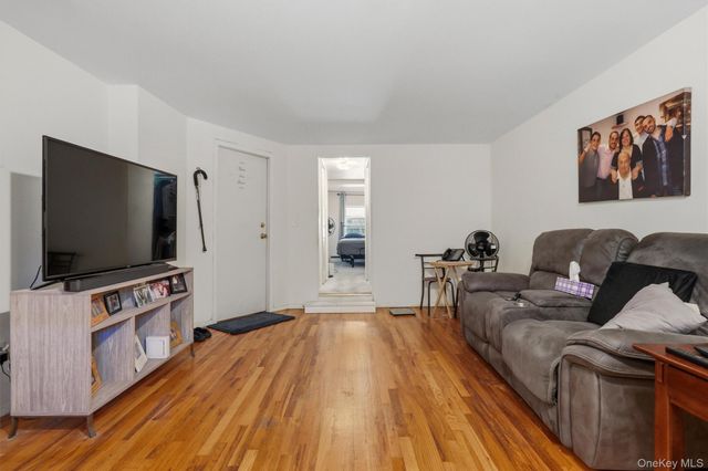 1018 Throggmorton Avenue, Bronx, NY 10465