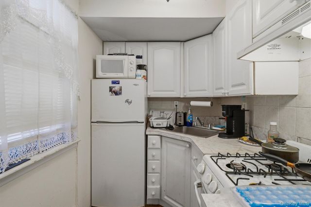 1018 Throggmorton Avenue, Bronx, NY 10465
