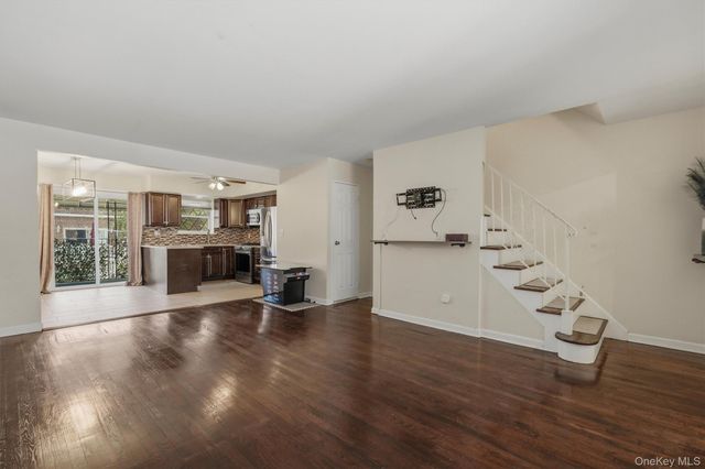1018 Throggmorton Avenue, Bronx, NY 10465
