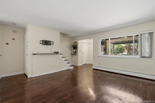 1018 Throggmorton Avenue, Bronx, NY 10465