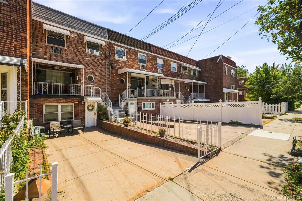 1018 Throggmorton Avenue, Bronx, NY 10465 — exterior