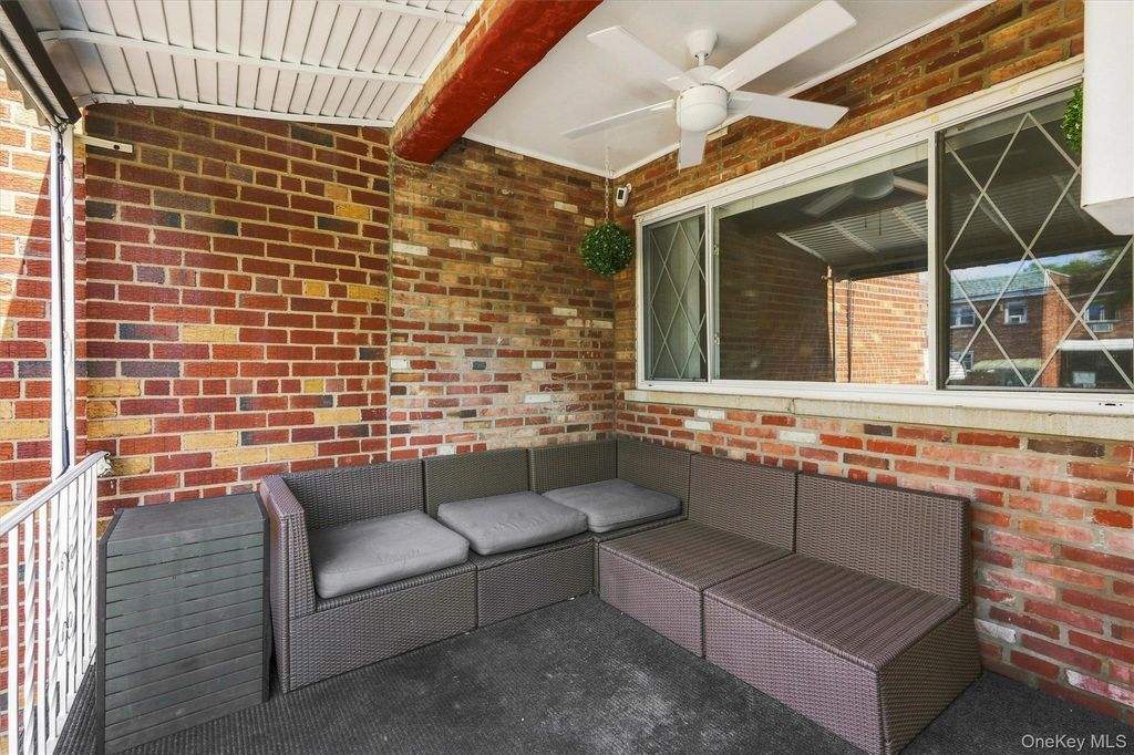 1018 Throggmorton Avenue, Bronx, NY 10465 — photo 4