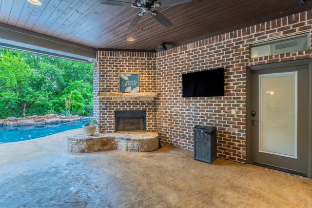 406 Waterlane Drive, Mansfield, TX 76063