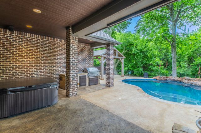 406 Waterlane Drive, Mansfield, TX 76063