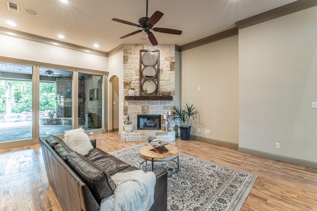 406 Waterlane Drive, Mansfield, TX 76063