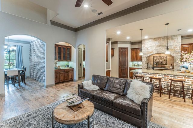 406 Waterlane Drive, Mansfield, TX 76063