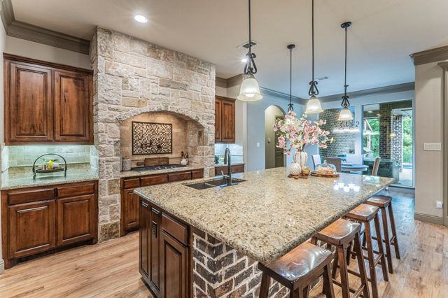 406 Waterlane Drive, Mansfield, TX 76063