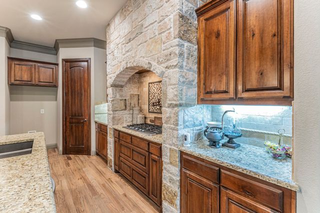 406 Waterlane Drive, Mansfield, TX 76063