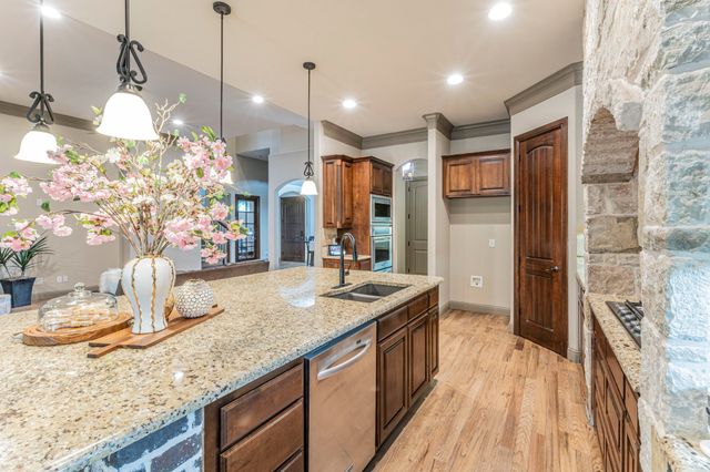 406 Waterlane Drive, Mansfield, TX 76063