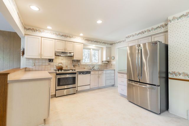 8480 Hampton, Grosse Ile Twp, MI 48138