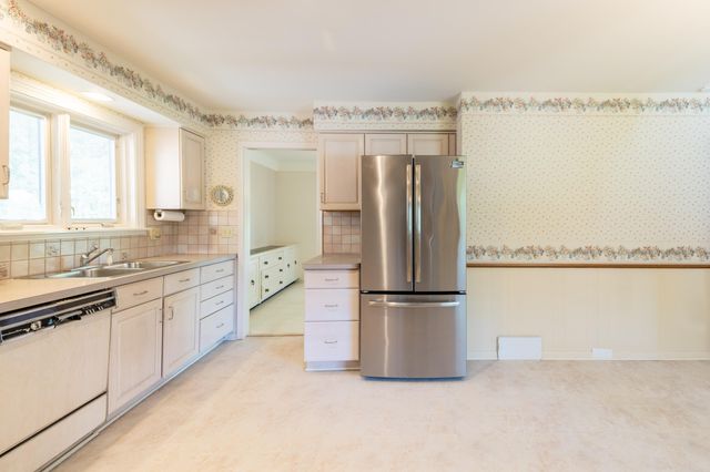 8480 Hampton, Grosse Ile Twp, MI 48138