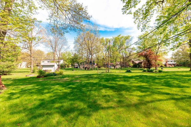 8480 Hampton, Grosse Ile Twp, MI 48138