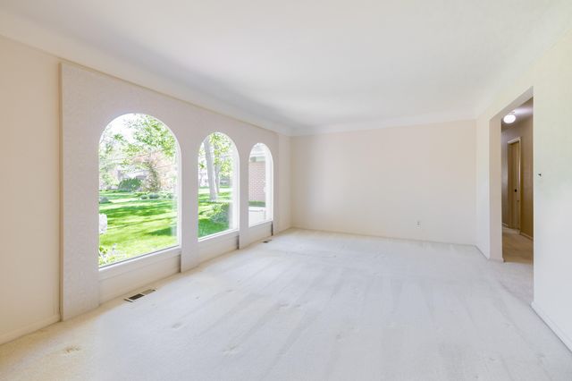 8480 Hampton, Grosse Ile Twp, MI 48138
