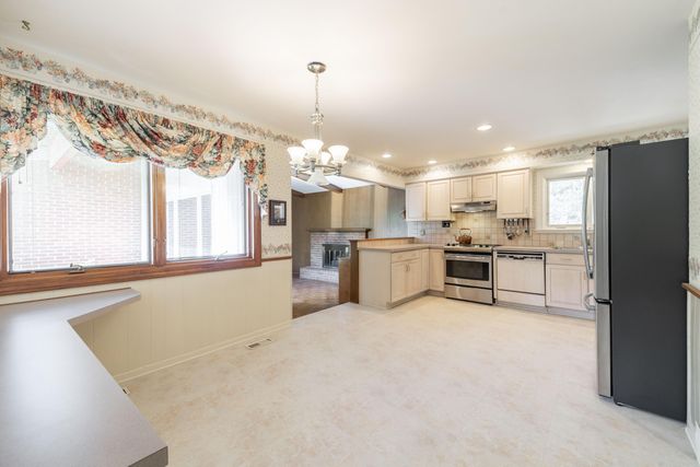 8480 Hampton, Grosse Ile Twp, MI 48138