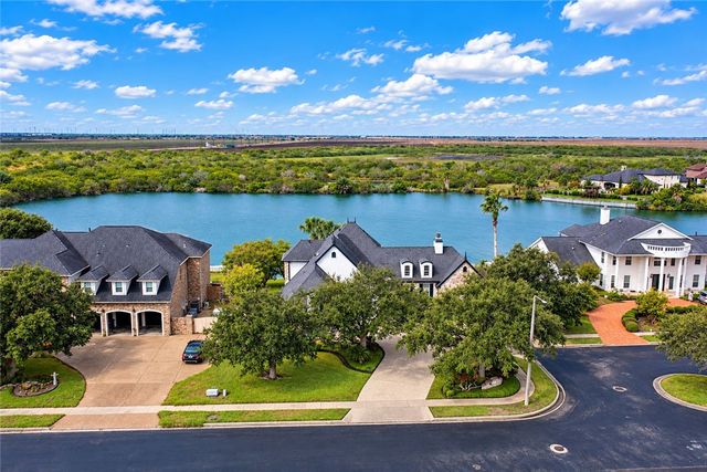 25 Great Lakes Dr, Corpus Christi, TX 78413