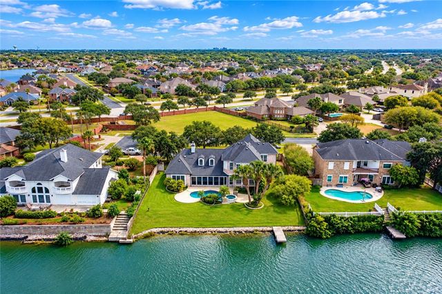 25 Great Lakes Dr, Corpus Christi, TX 78413