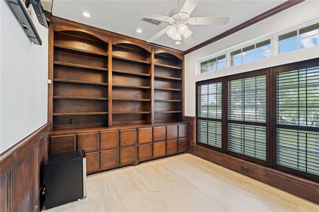 25 Great Lakes Dr, Corpus Christi, TX 78413