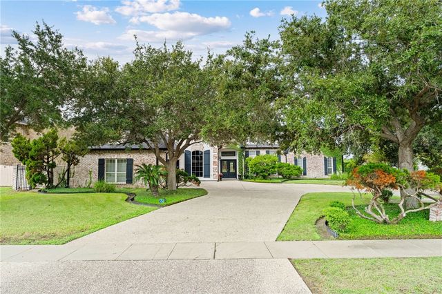 25 Great Lakes Dr, Corpus Christi, TX 78413