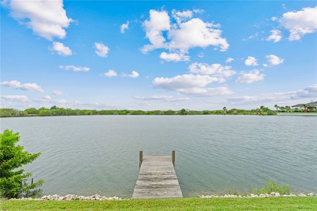 25 Great Lakes Dr, Corpus Christi, TX 78413