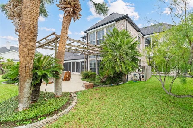 25 Great Lakes Dr, Corpus Christi, TX 78413