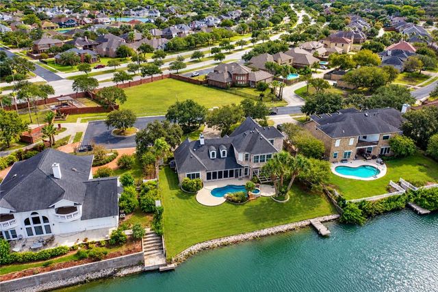 25 Great Lakes Dr, Corpus Christi, TX 78413
