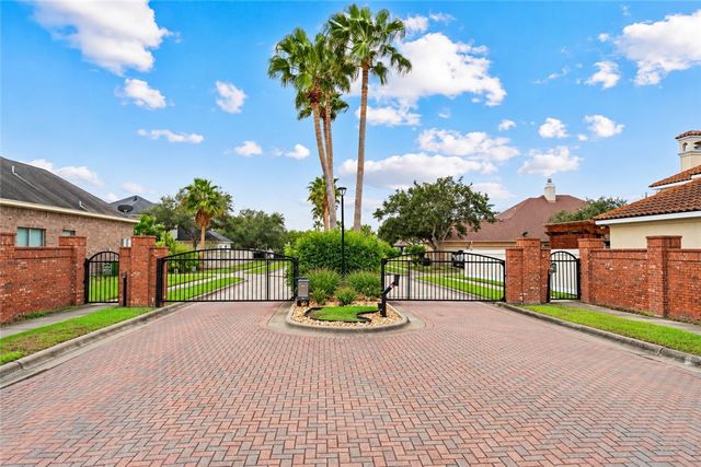 25 Great Lakes Dr, Corpus Christi, TX 78413
