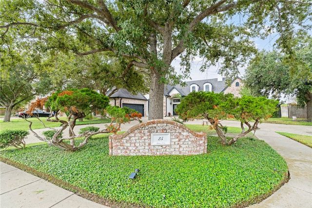 25 Great Lakes Dr, Corpus Christi, TX 78413