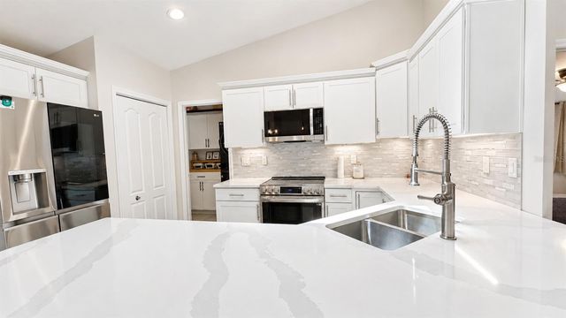 6441 SILVER OAKS DRIVE, Zephyrhills, FL 33542
