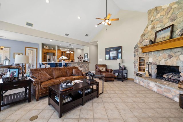 194 Gabriel Meadows DR, Hutto, TX 78634