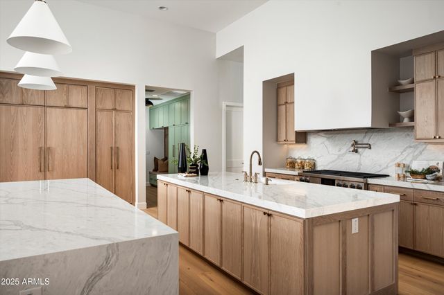 10220 N 66TH Street, Paradise Valley, AZ 85253