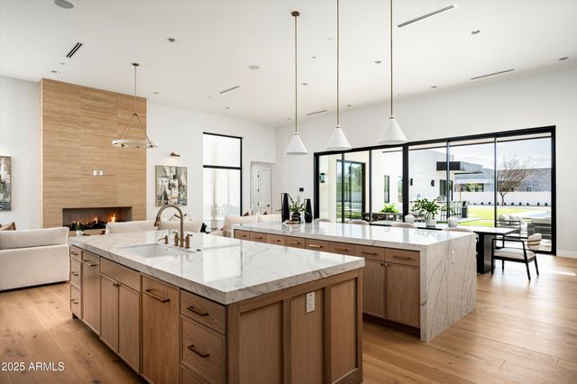 10220 N 66TH Street, Paradise Valley, AZ 85253