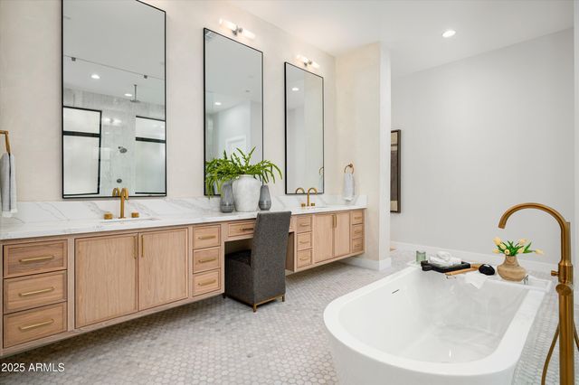 10220 N 66TH Street, Paradise Valley, AZ 85253