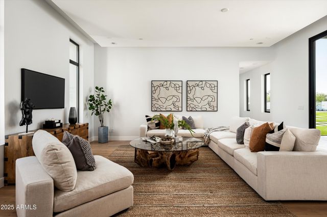 10220 N 66TH Street, Paradise Valley, AZ 85253