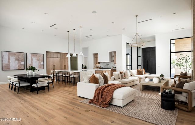 10220 N 66TH Street, Paradise Valley, AZ 85253