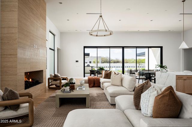 10220 N 66TH Street, Paradise Valley, AZ 85253