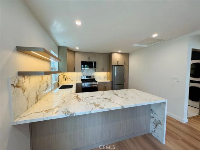 8513 Remmet, Canoga Park, CA 91304