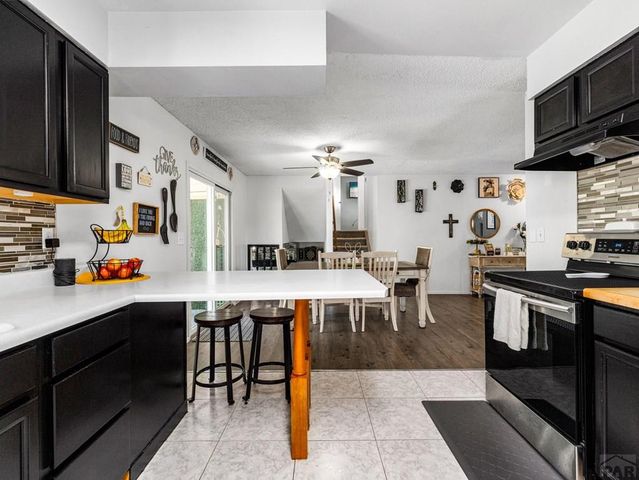 14 Crestaloma Dr, Pueblo, CO 81005