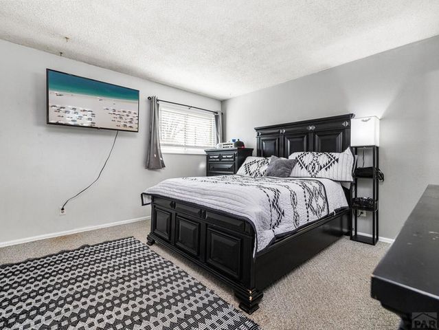 14 Crestaloma Dr, Pueblo, CO 81005