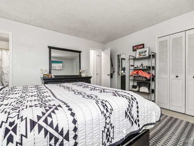 14 Crestaloma Dr, Pueblo, CO 81005