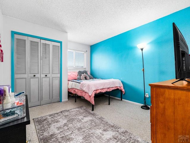 14 Crestaloma Dr, Pueblo, CO 81005