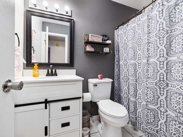 14 Crestaloma Dr, Pueblo, CO 81005