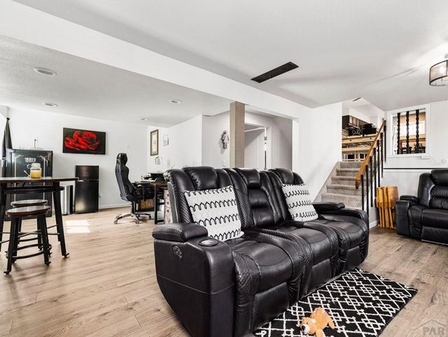 14 Crestaloma Dr, Pueblo, CO 81005