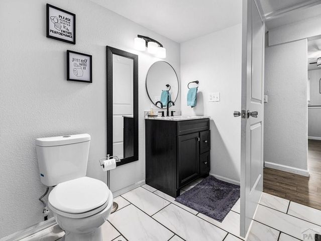 14 Crestaloma Dr, Pueblo, CO 81005