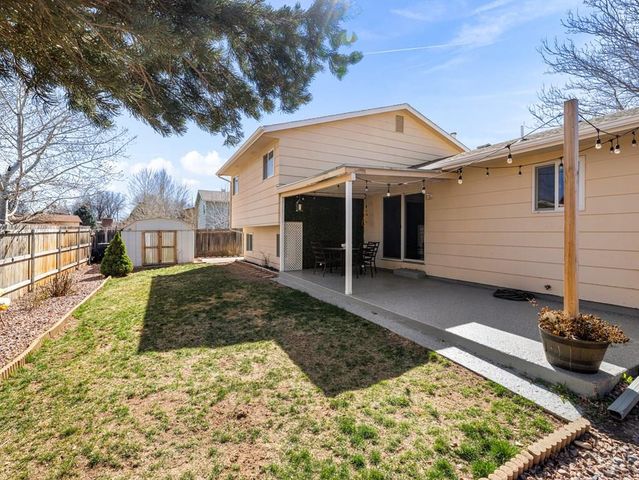 14 Crestaloma Dr, Pueblo, CO 81005
