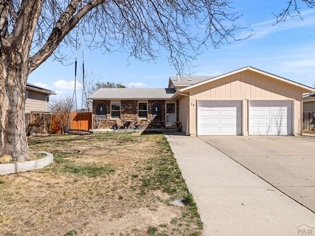 14 Crestaloma Dr, Pueblo, CO 81005