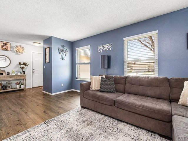 14 Crestaloma Dr, Pueblo, CO 81005