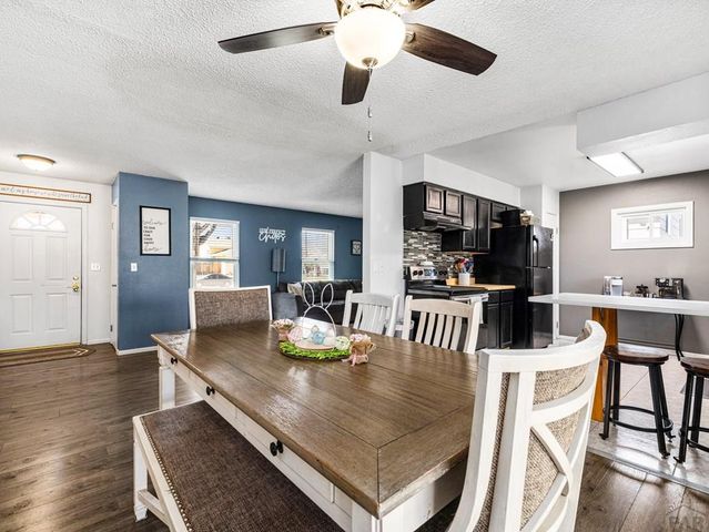 14 Crestaloma Dr, Pueblo, CO 81005